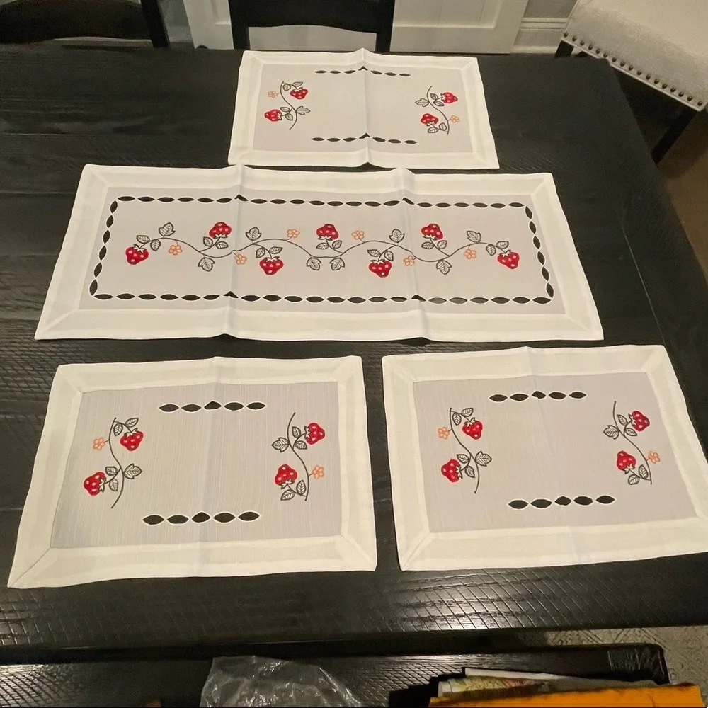 Never Used Handmade in Portugal 4 Piece Table Top Linen Set